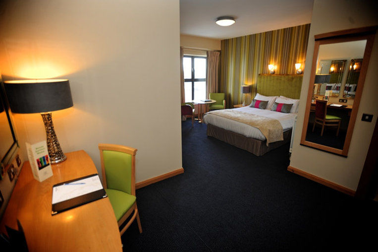 Maldron Hotel Derry Esterno foto